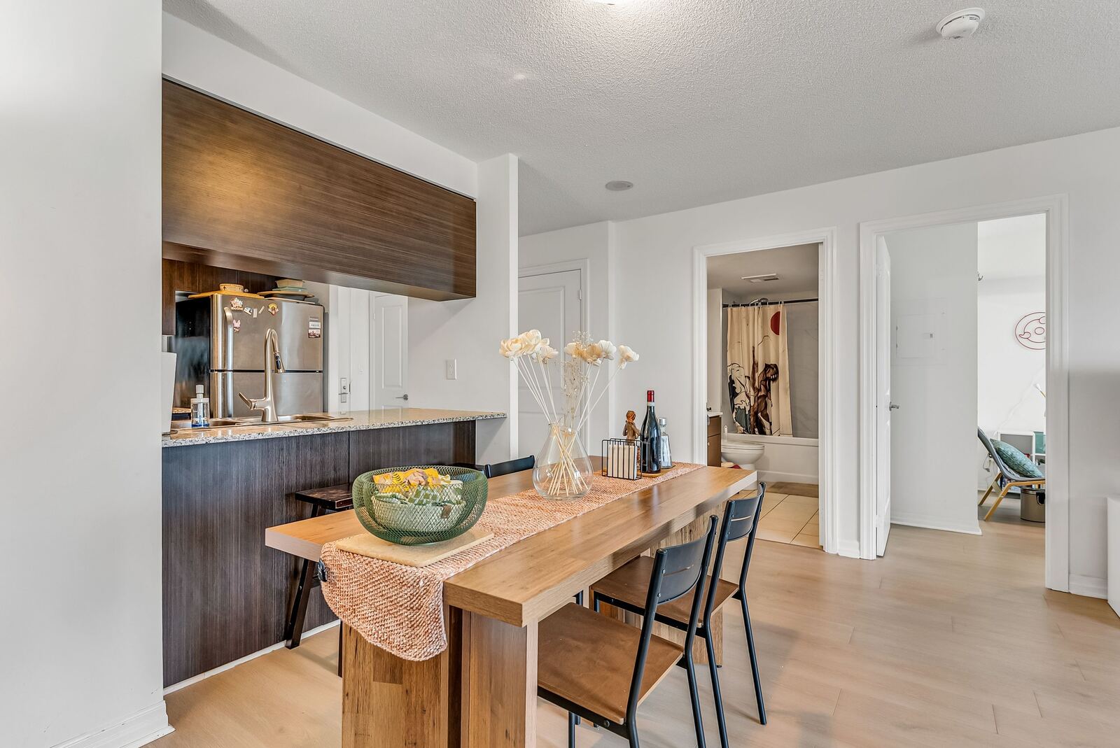 2015 Sheppard Avenue E photo 32