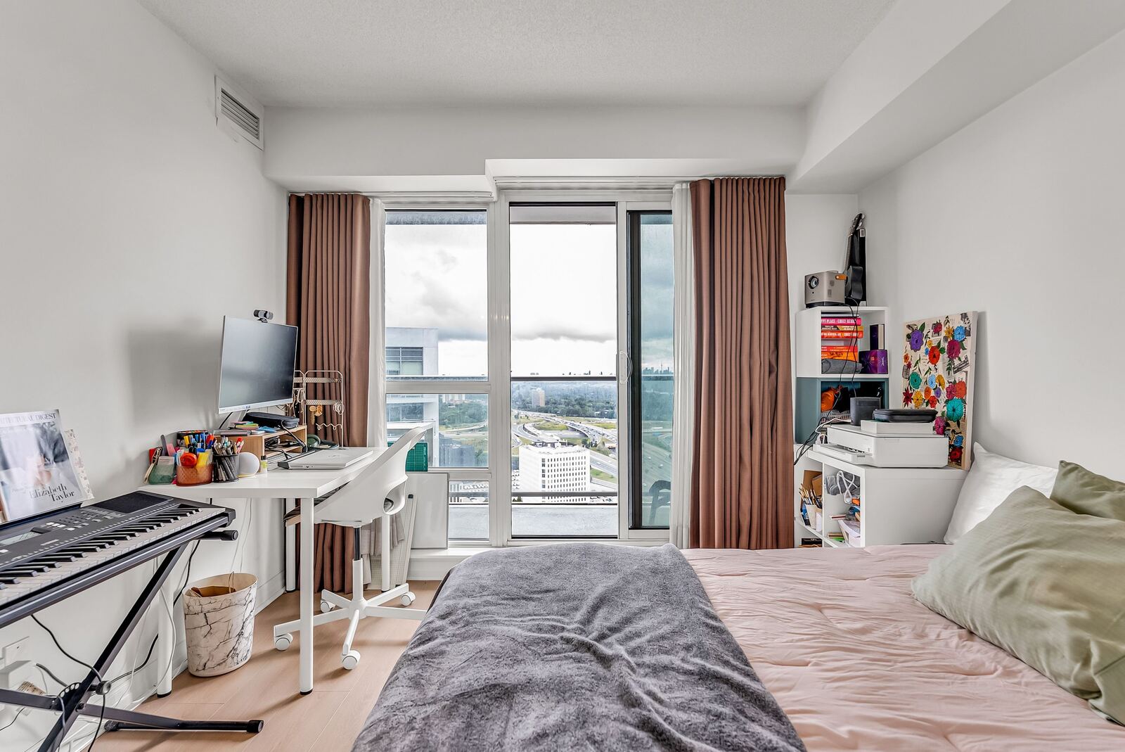 2015 Sheppard Avenue E photo 35