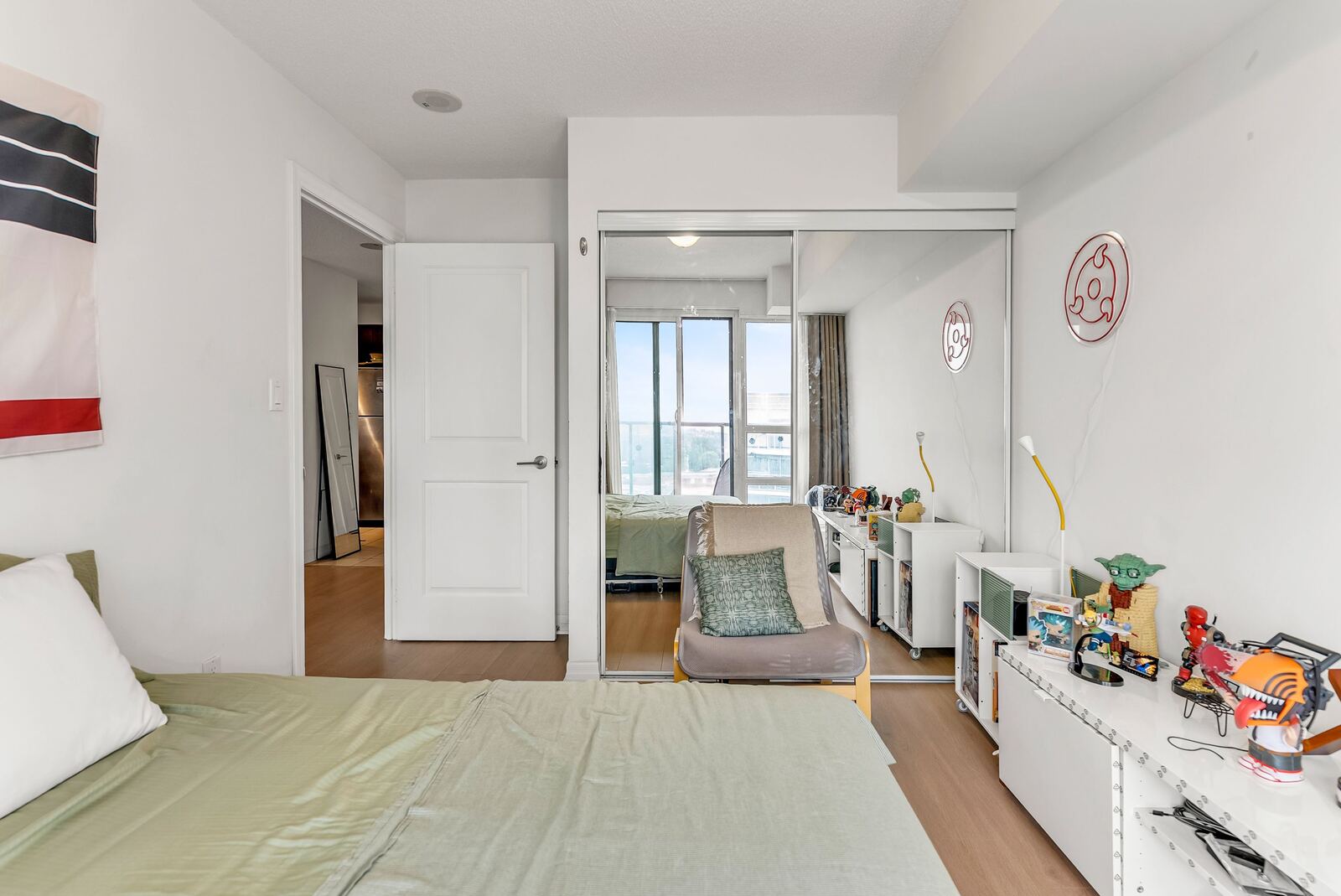 2015 Sheppard Avenue E photo 36