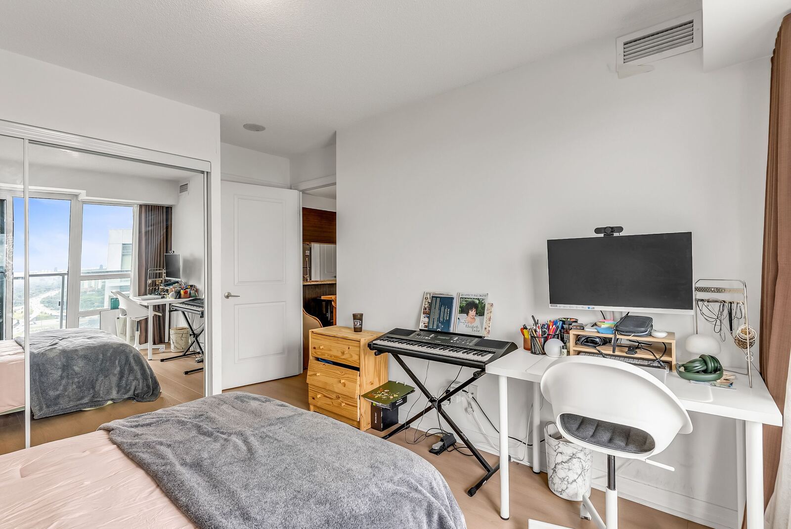 2015 Sheppard Avenue E photo 40