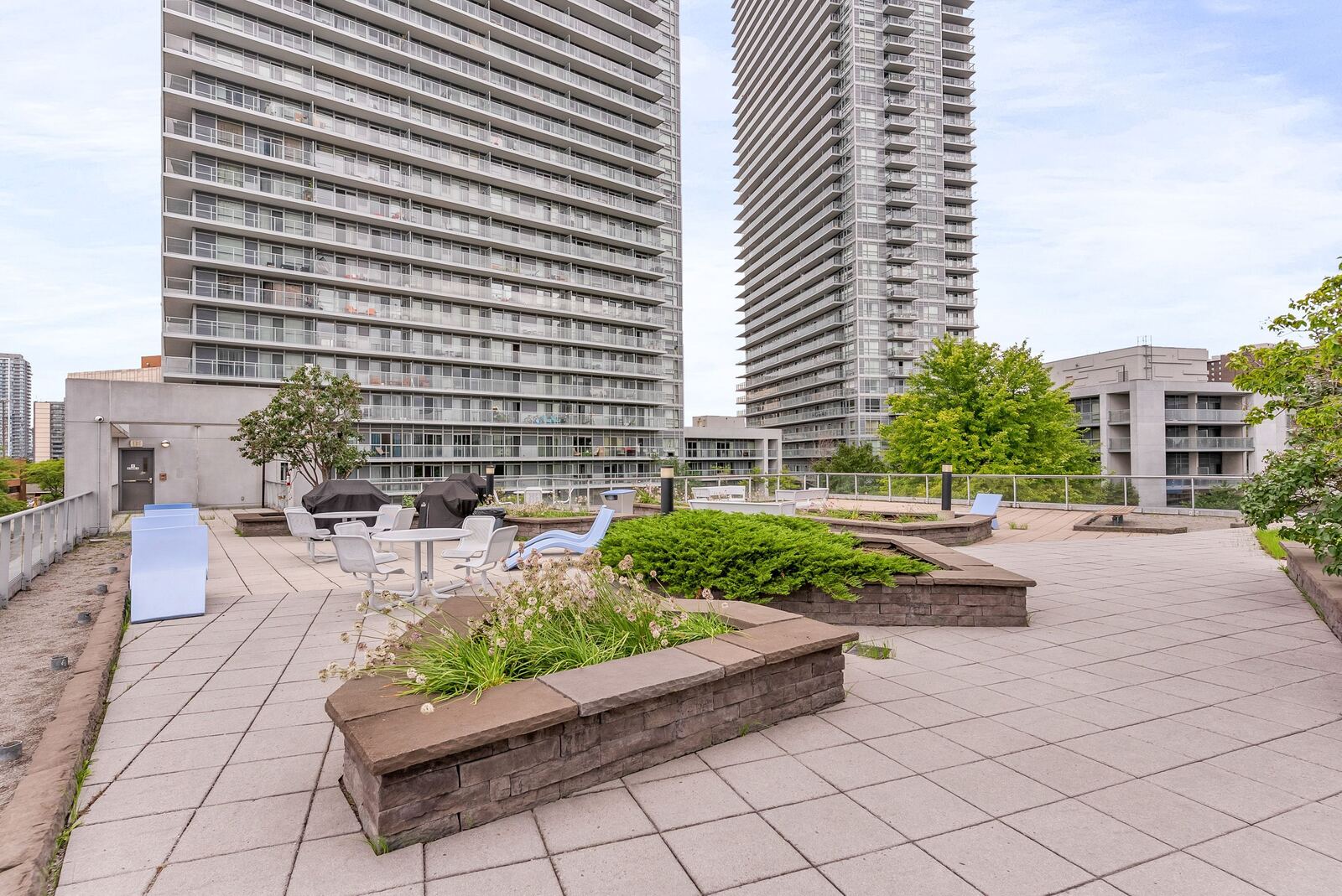 2015 Sheppard Avenue E photo 47