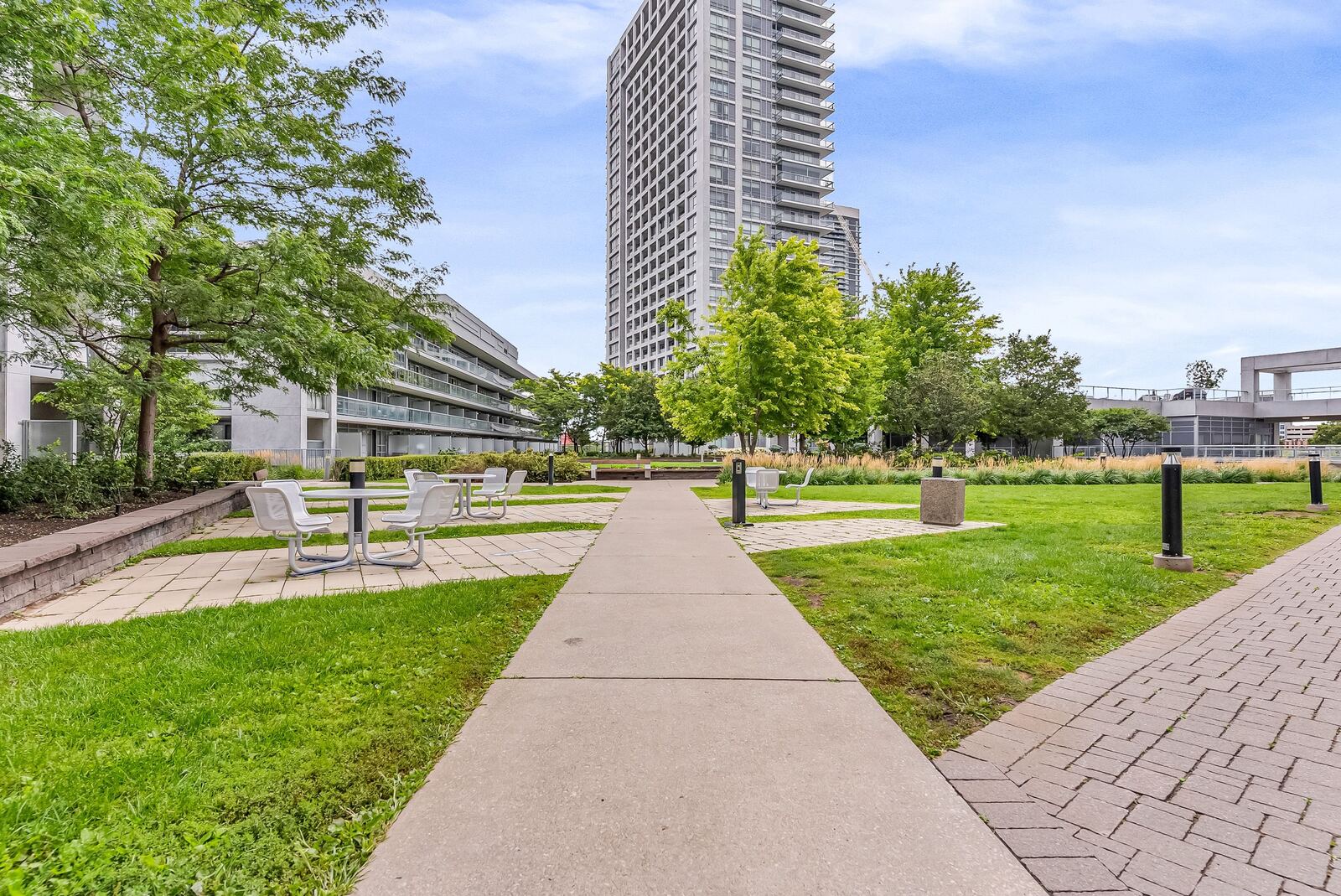 2015 Sheppard Avenue E photo 49