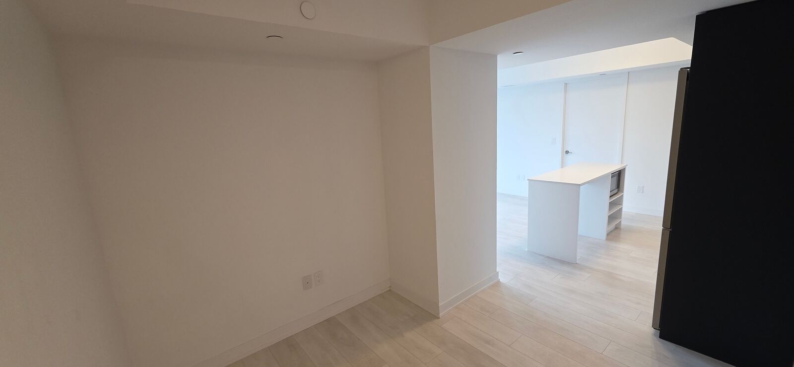 8 Tippett Road photo 2