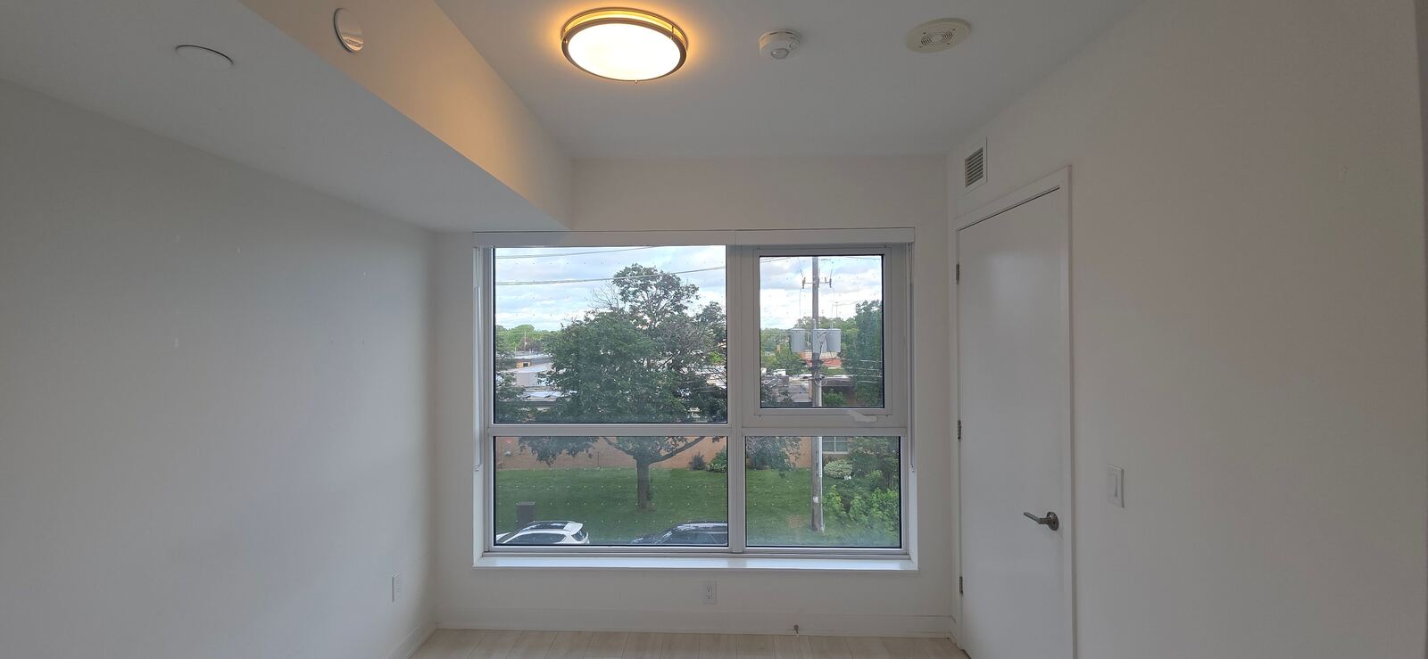 8 Tippett Road photo 3