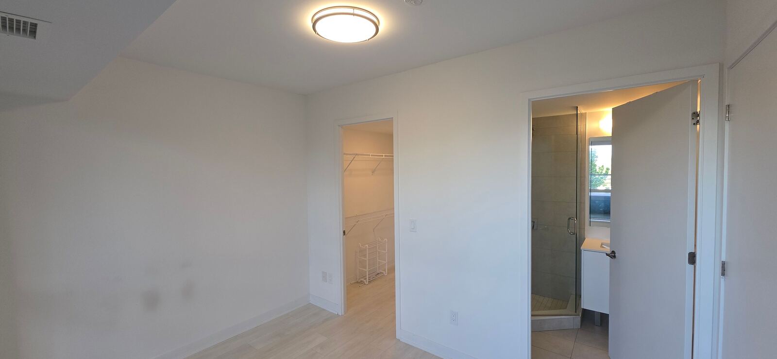 8 Tippett Road photo 5