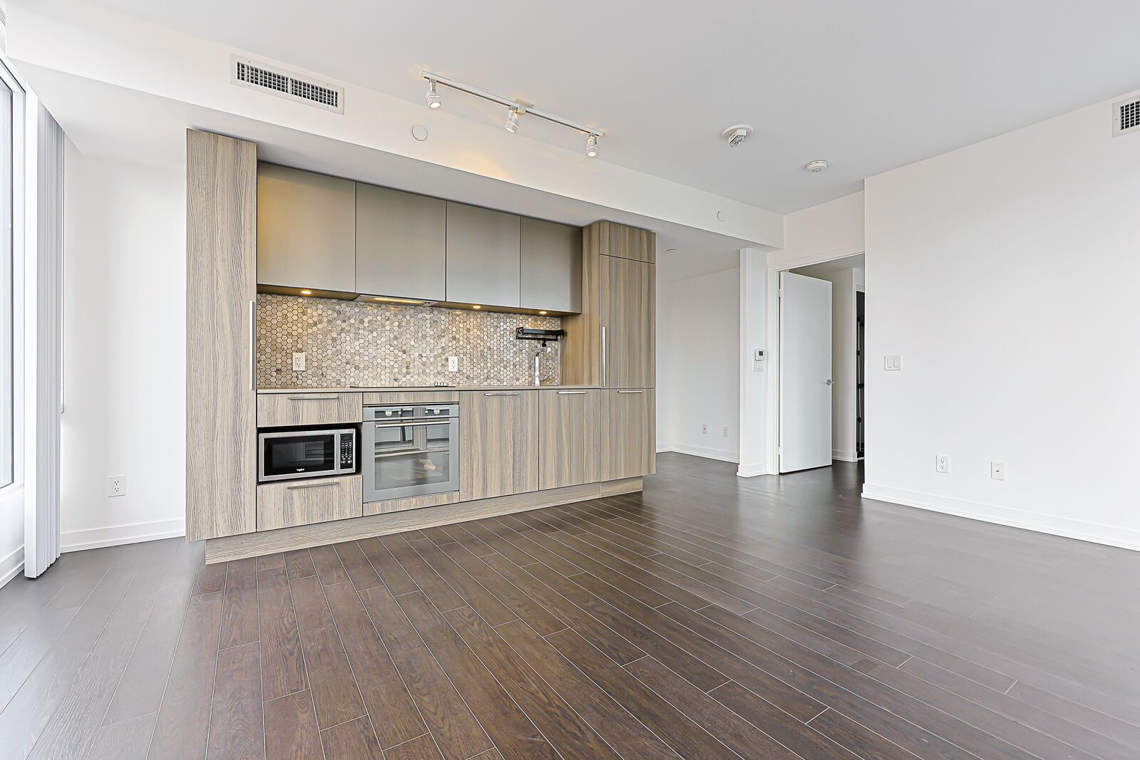 85 Wood Street photo 2