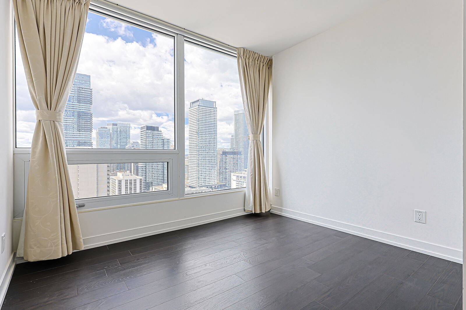 85 Wood Street photo 31