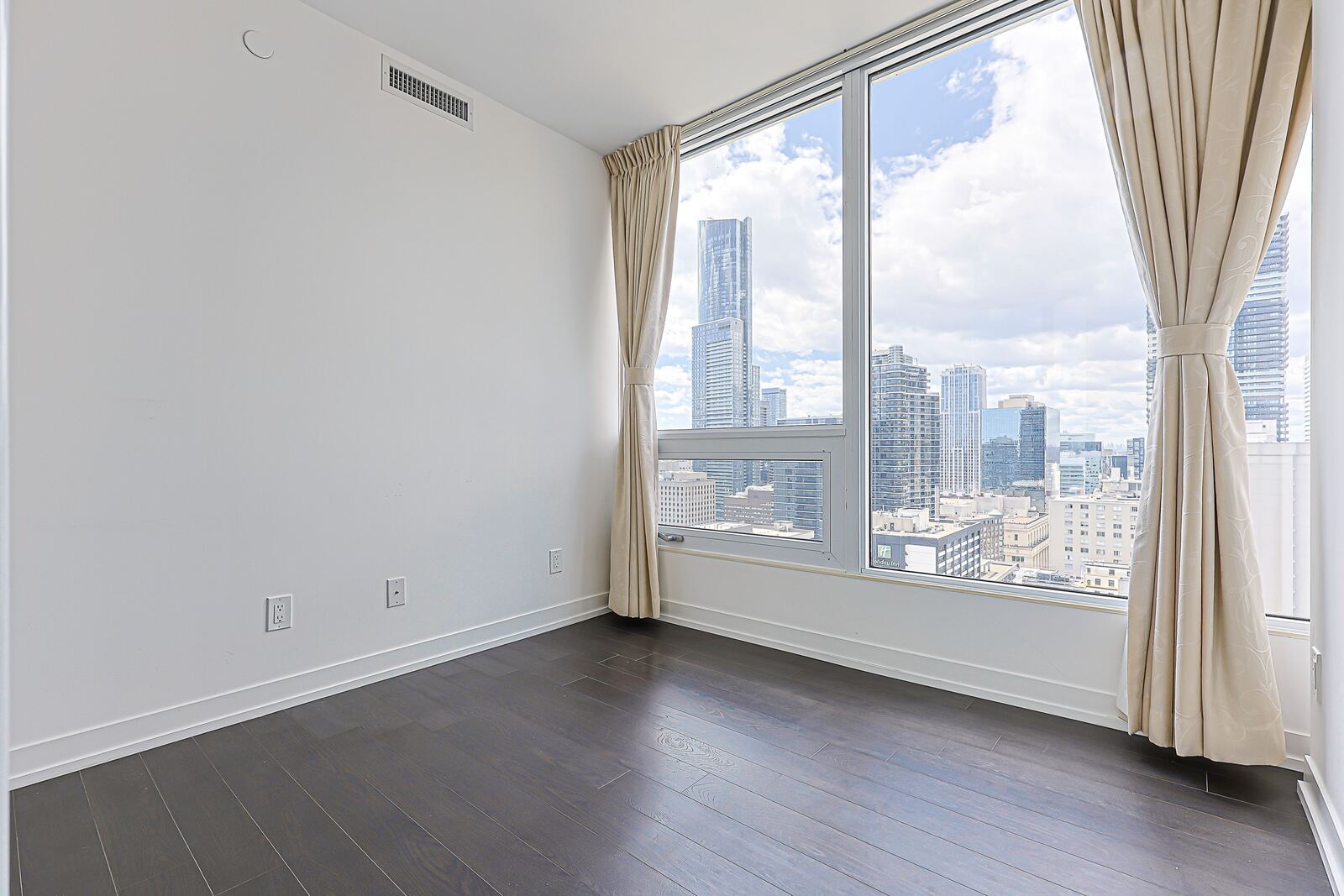 85 Wood Street photo 32