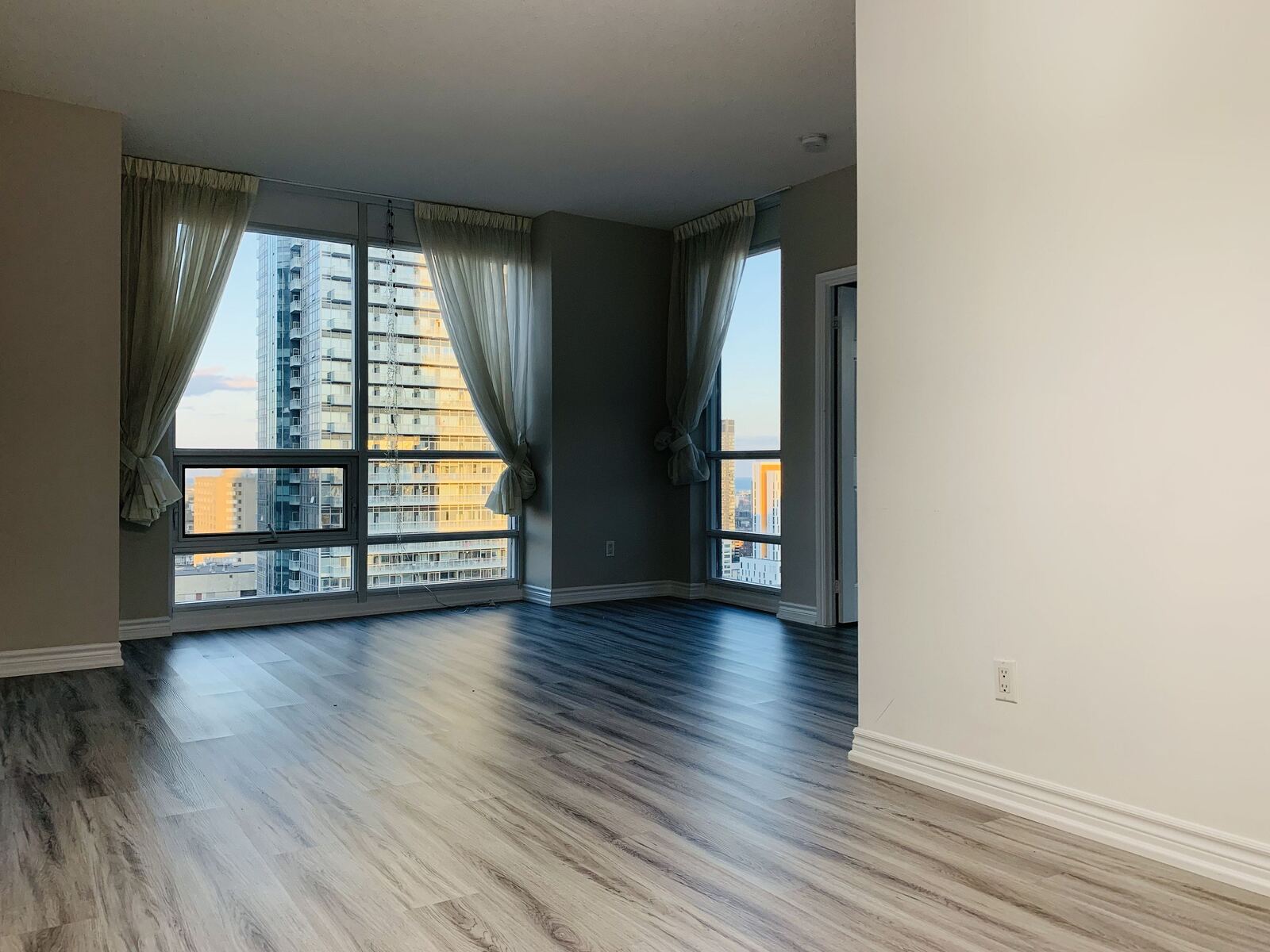 761 Bay Street photo 8