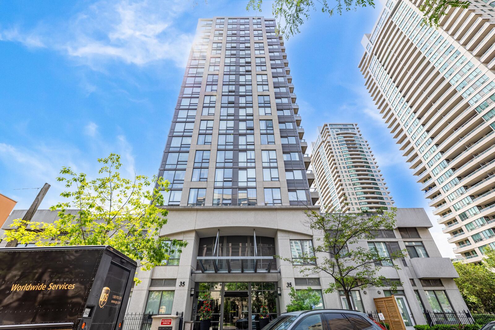 35 Hollywood Avenue photo 6