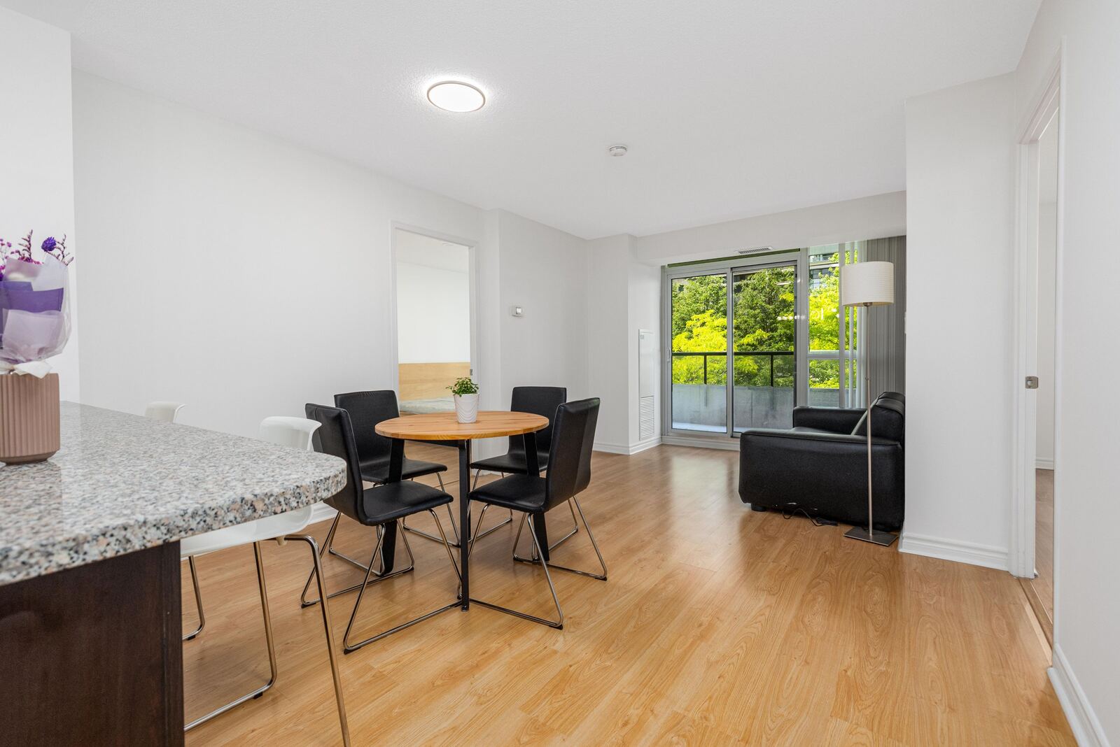 35 Hollywood Avenue photo 21