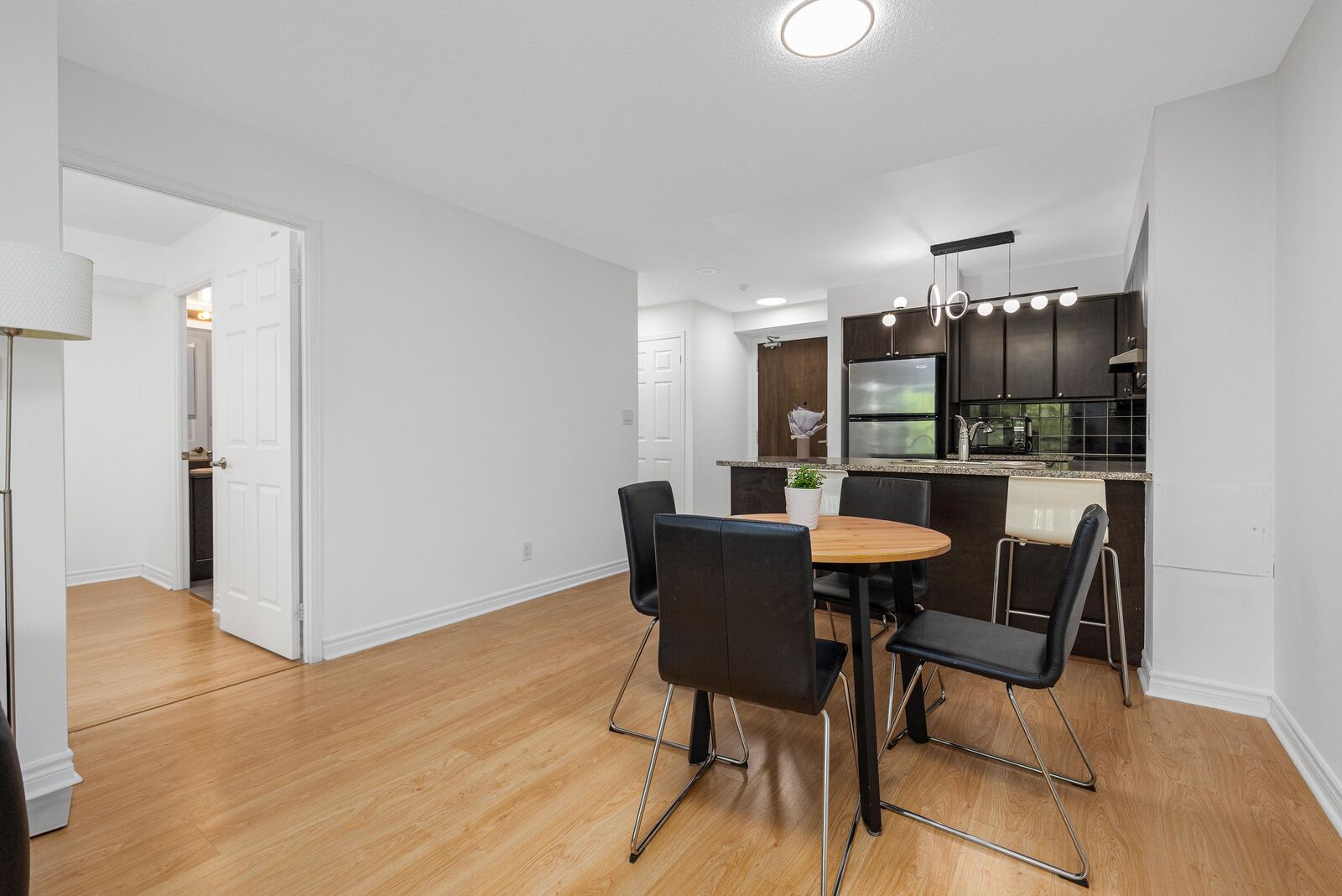 35 Hollywood Avenue photo 22