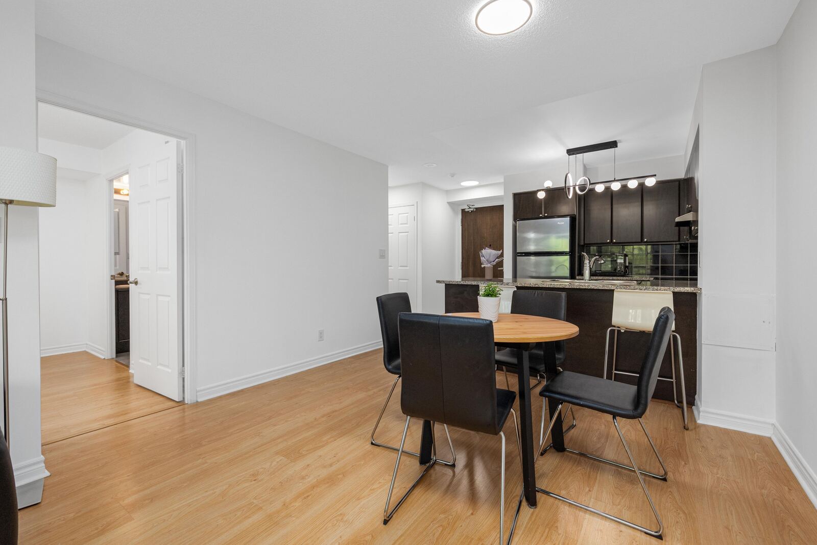 35 Hollywood Avenue photo 23
