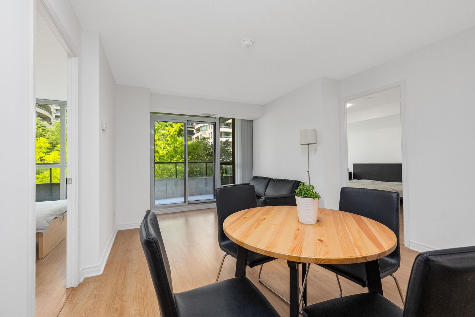 35 Hollywood Avenue photo 28