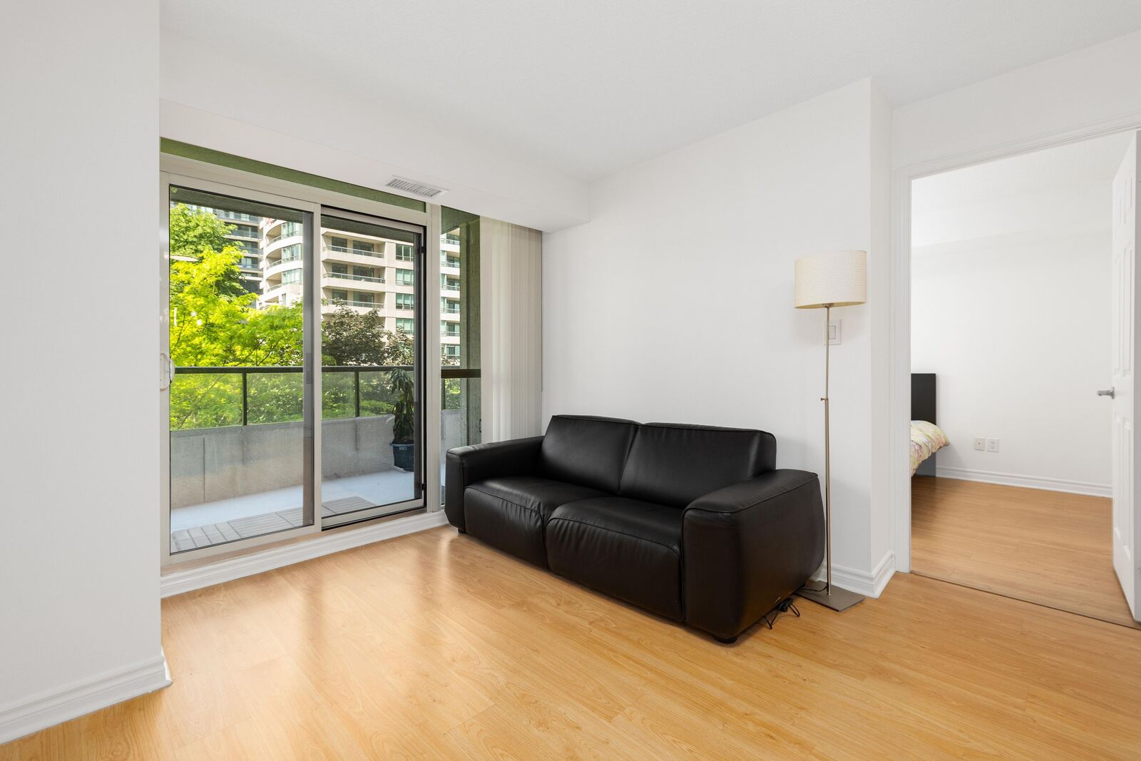 35 Hollywood Avenue photo 30