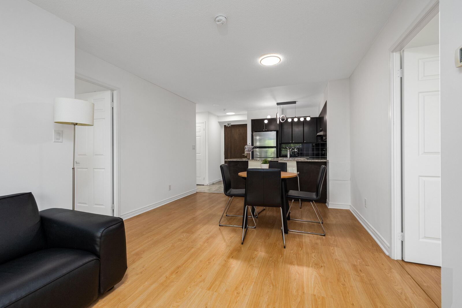 35 Hollywood Avenue photo 33
