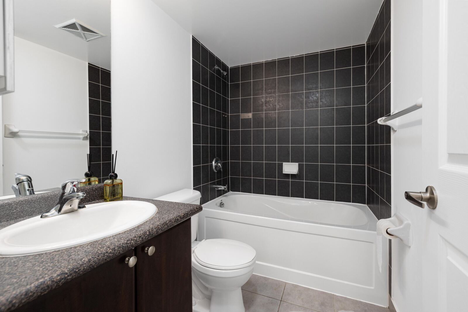 35 Hollywood Avenue photo 37