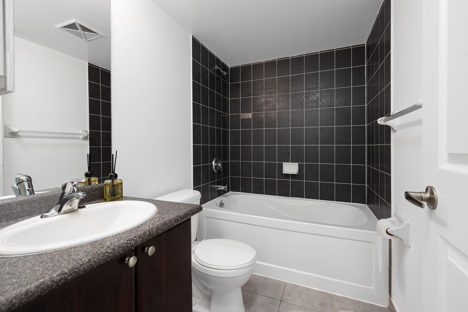 35 Hollywood Avenue photo 38