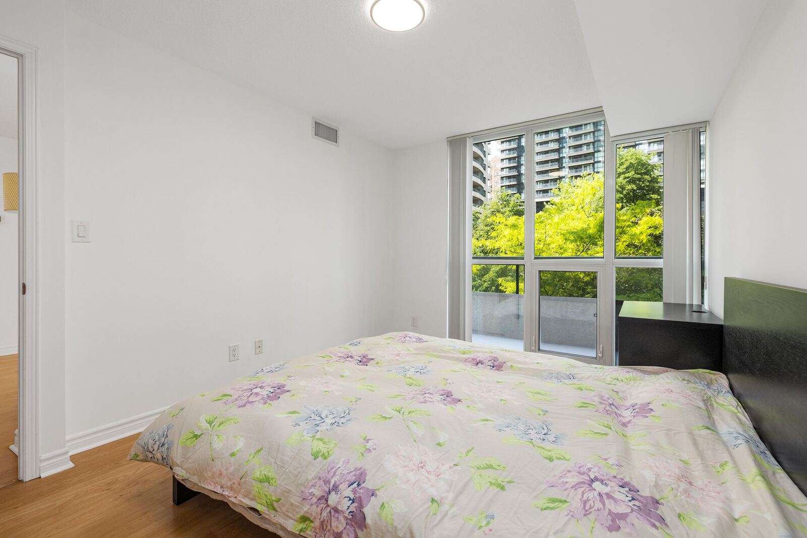 35 Hollywood Avenue photo 40
