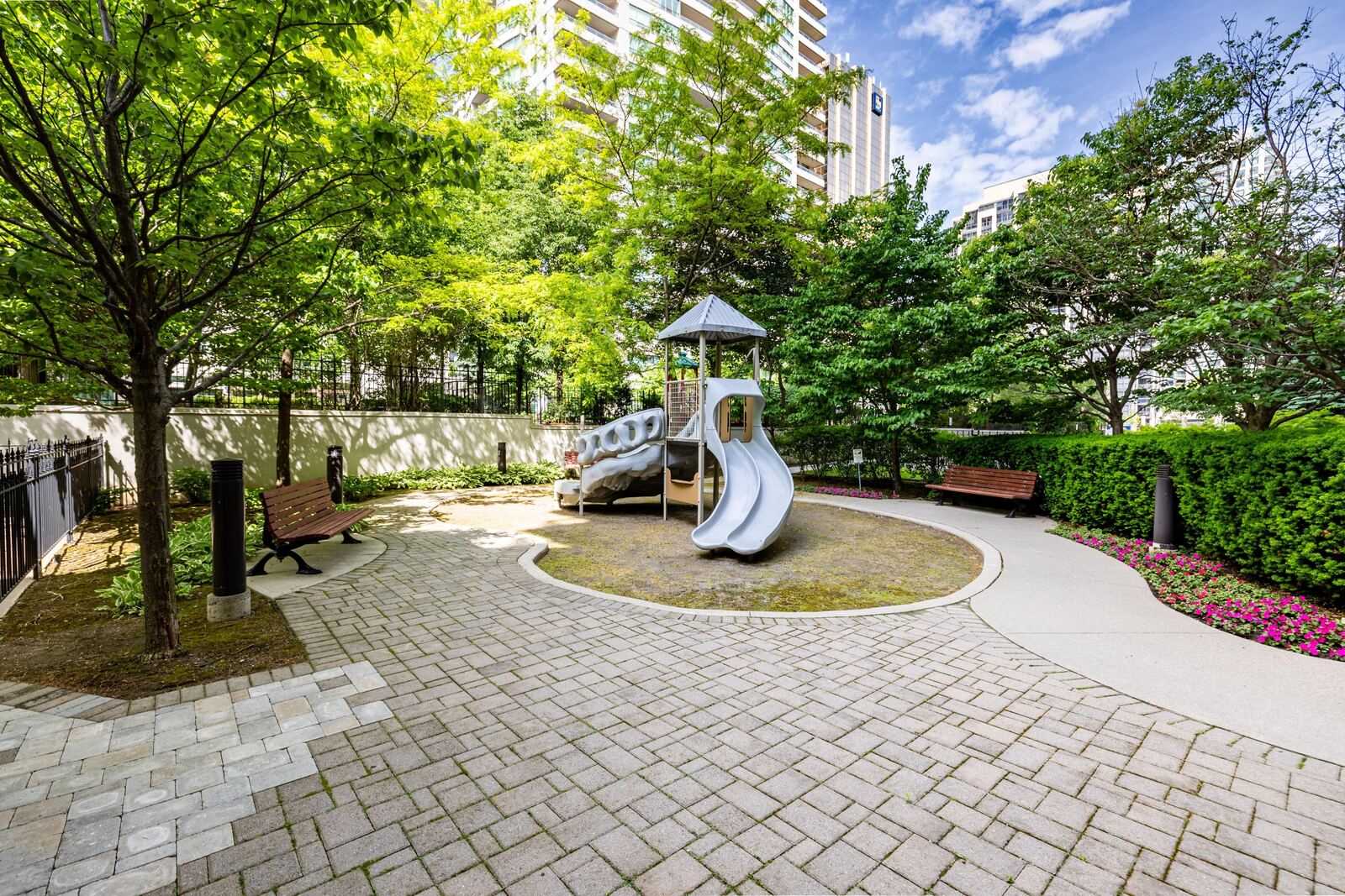 35 Hollywood Avenue photo 78