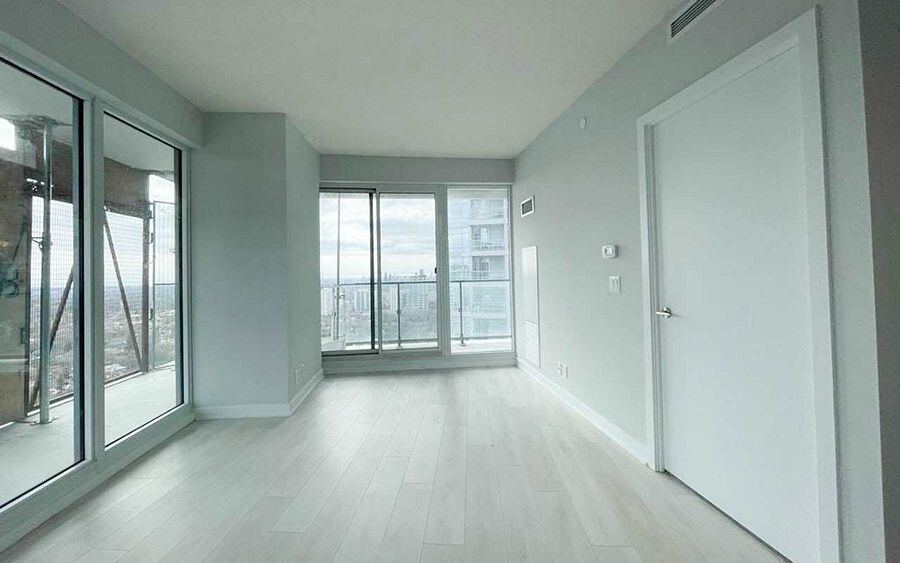 2221 Yonge Street photo 2