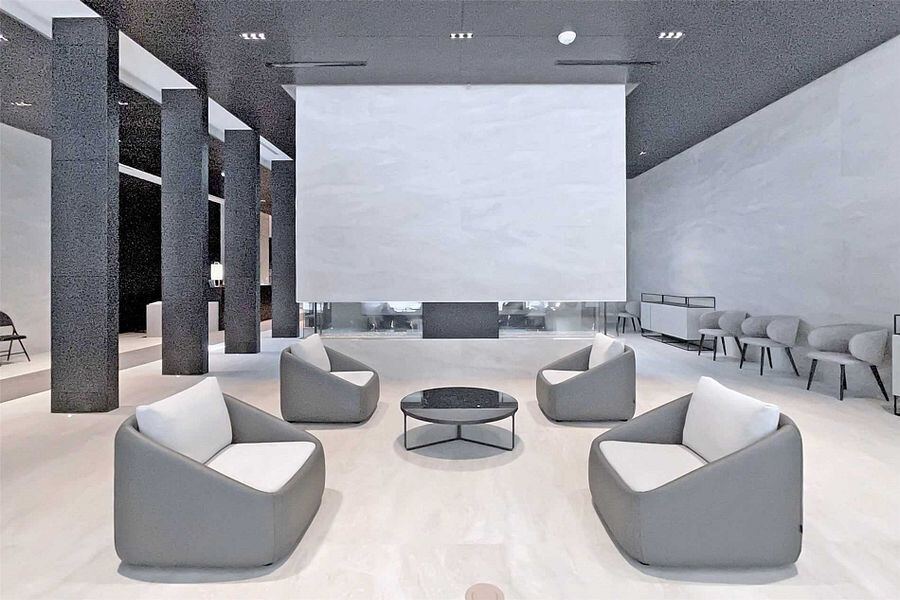 2221 Yonge Street photo 3