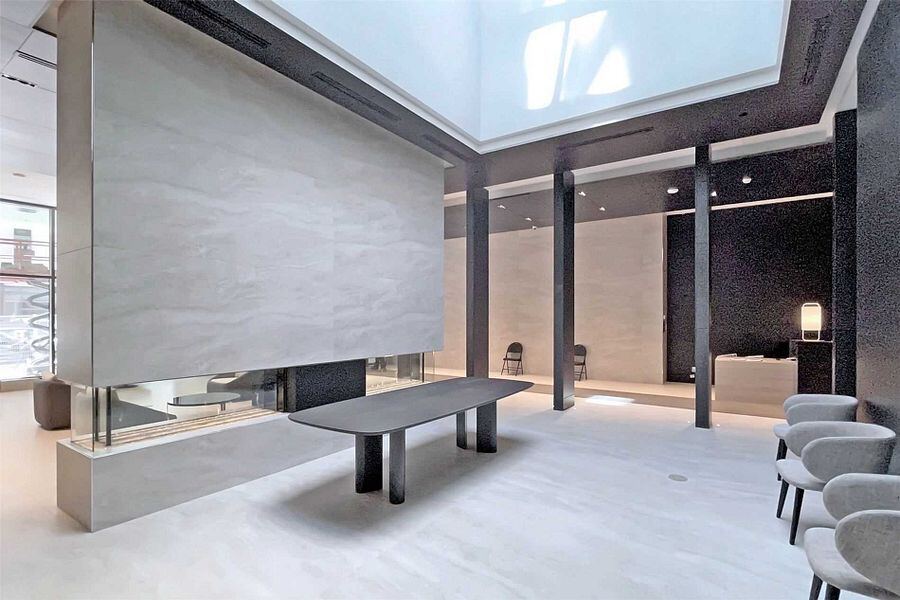 2221 Yonge Street photo 4