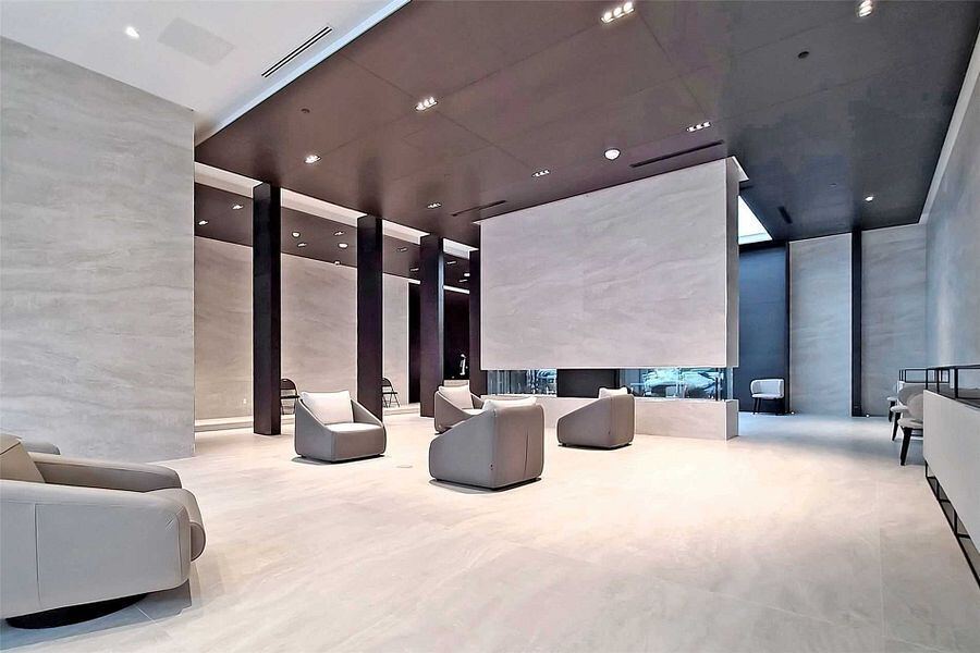 2221 Yonge Street photo 8