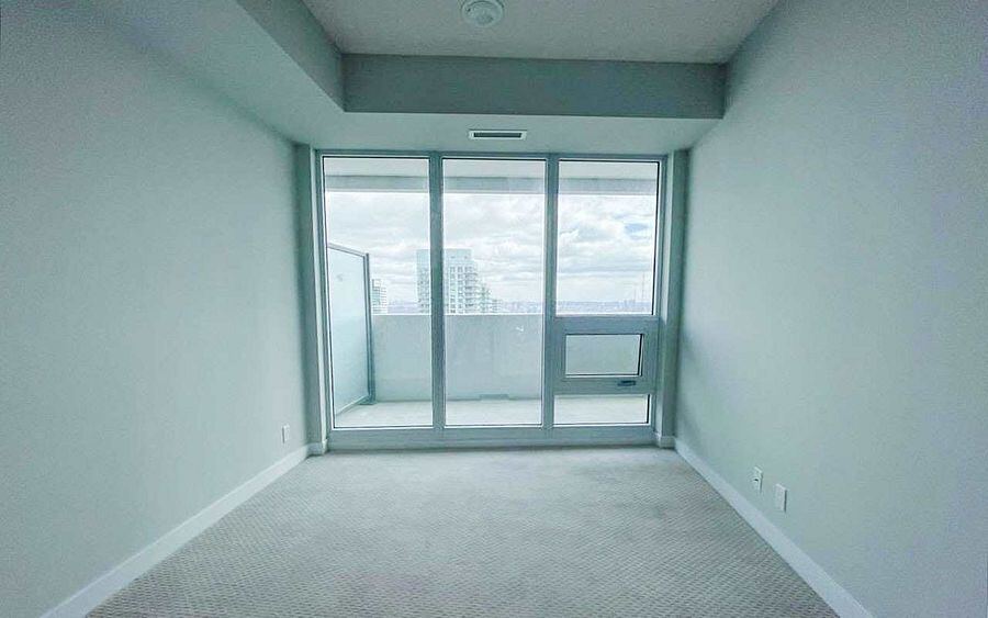 2221 Yonge Street photo 11
