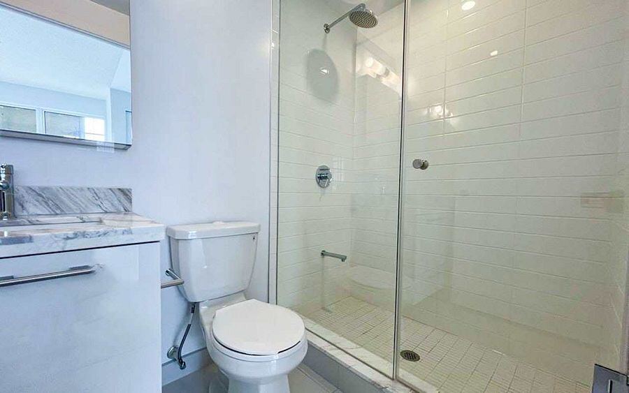 2221 Yonge Street photo 14