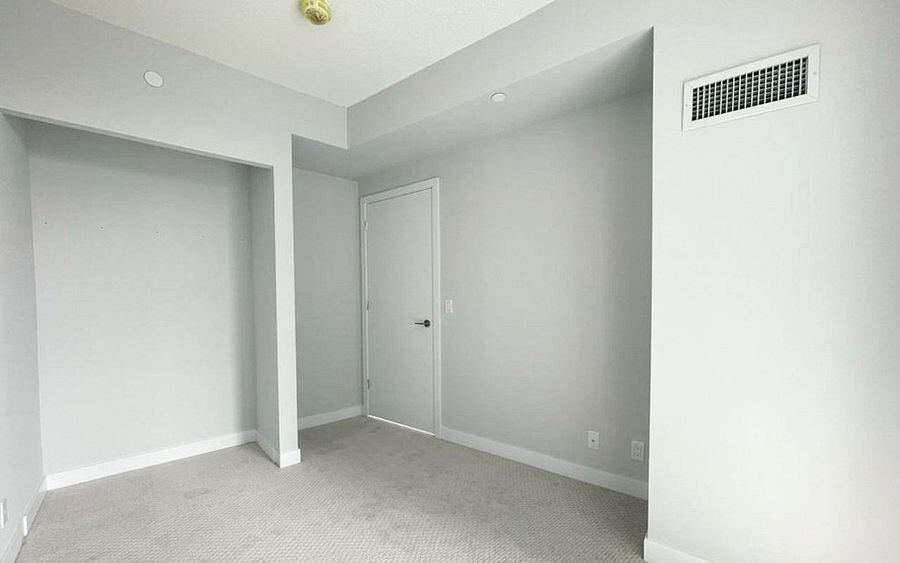 2221 Yonge Street photo 16