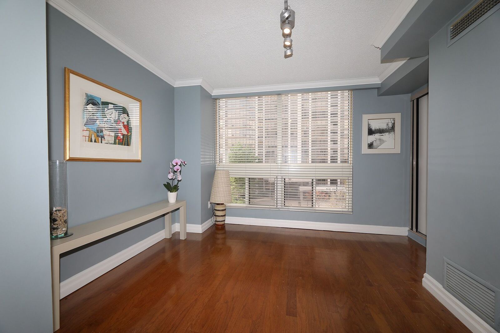 5 Kenneth Avenue photo 1