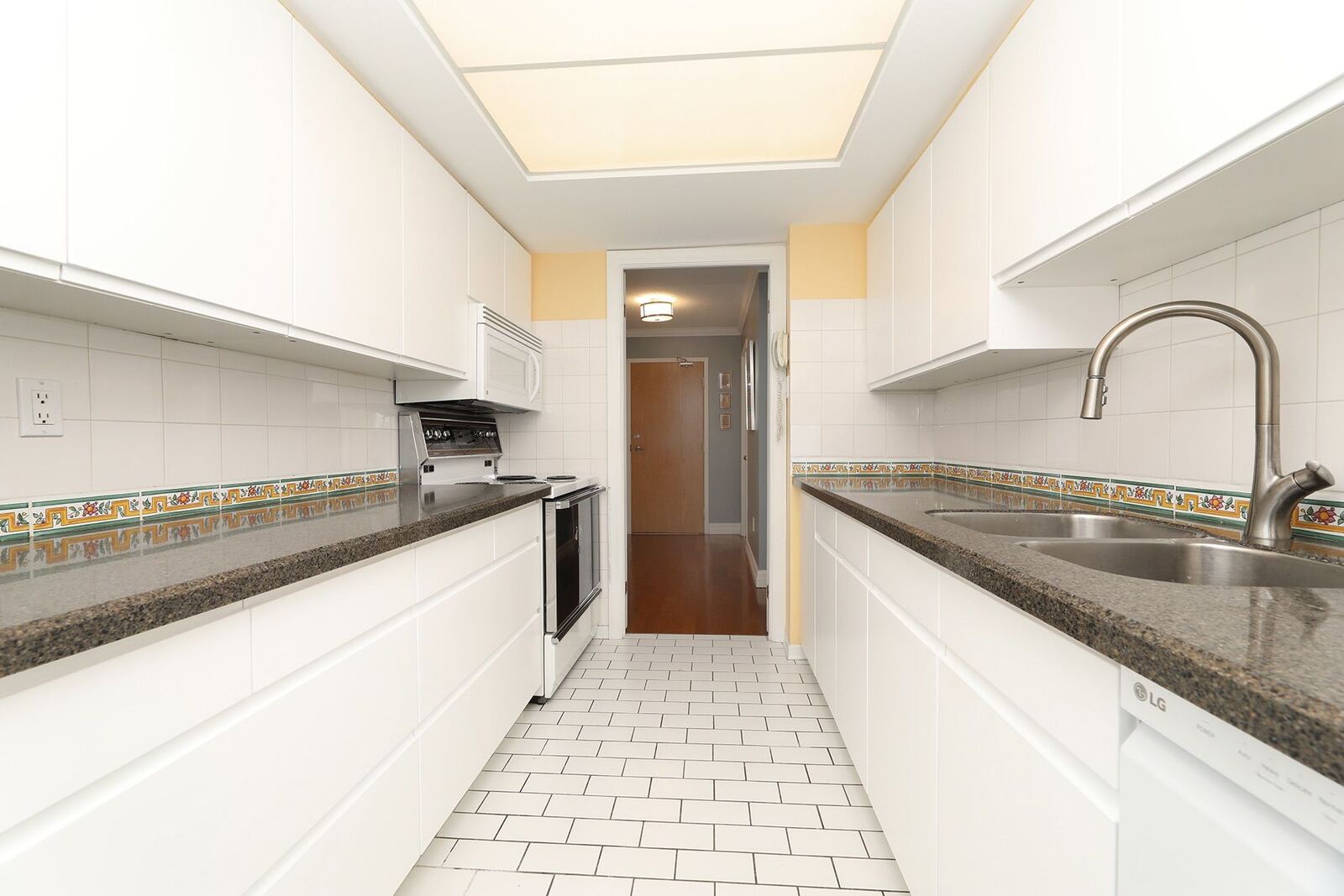 5 Kenneth Avenue photo 4