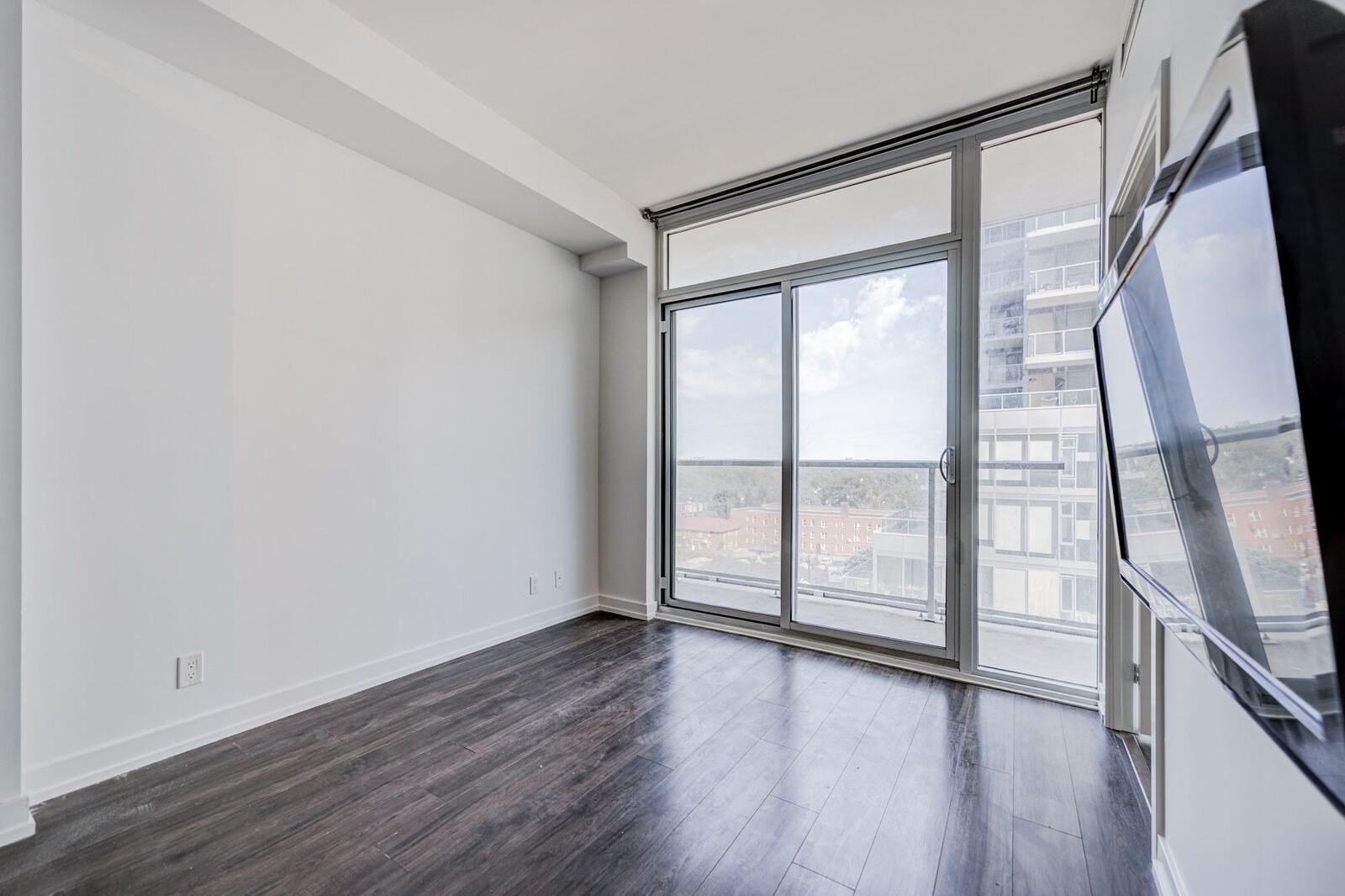 33 Helendale Avenue photo 2