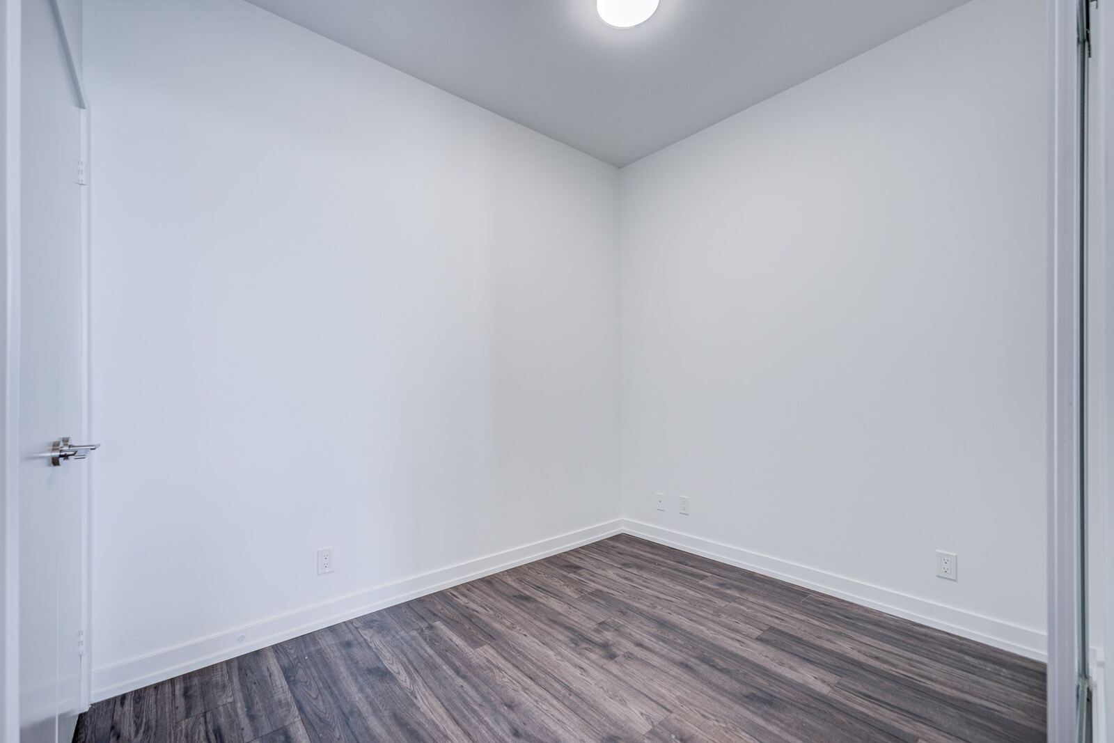 33 Helendale Avenue photo 4