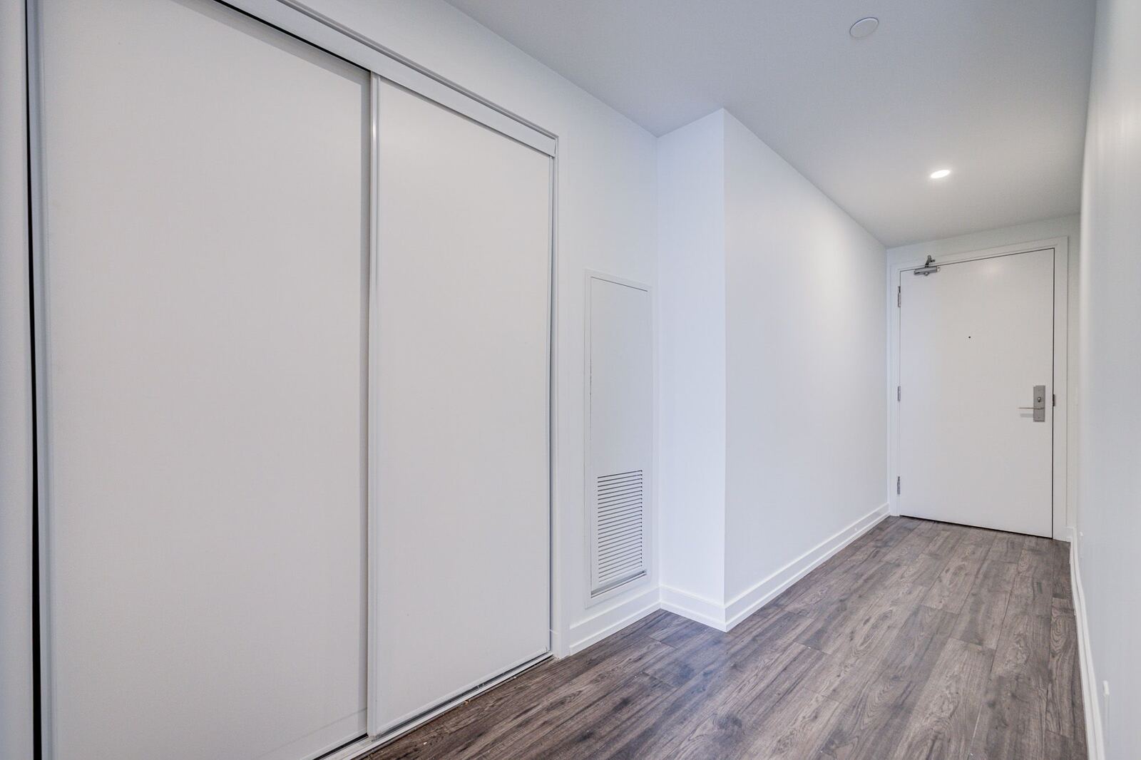 33 Helendale Avenue photo 9