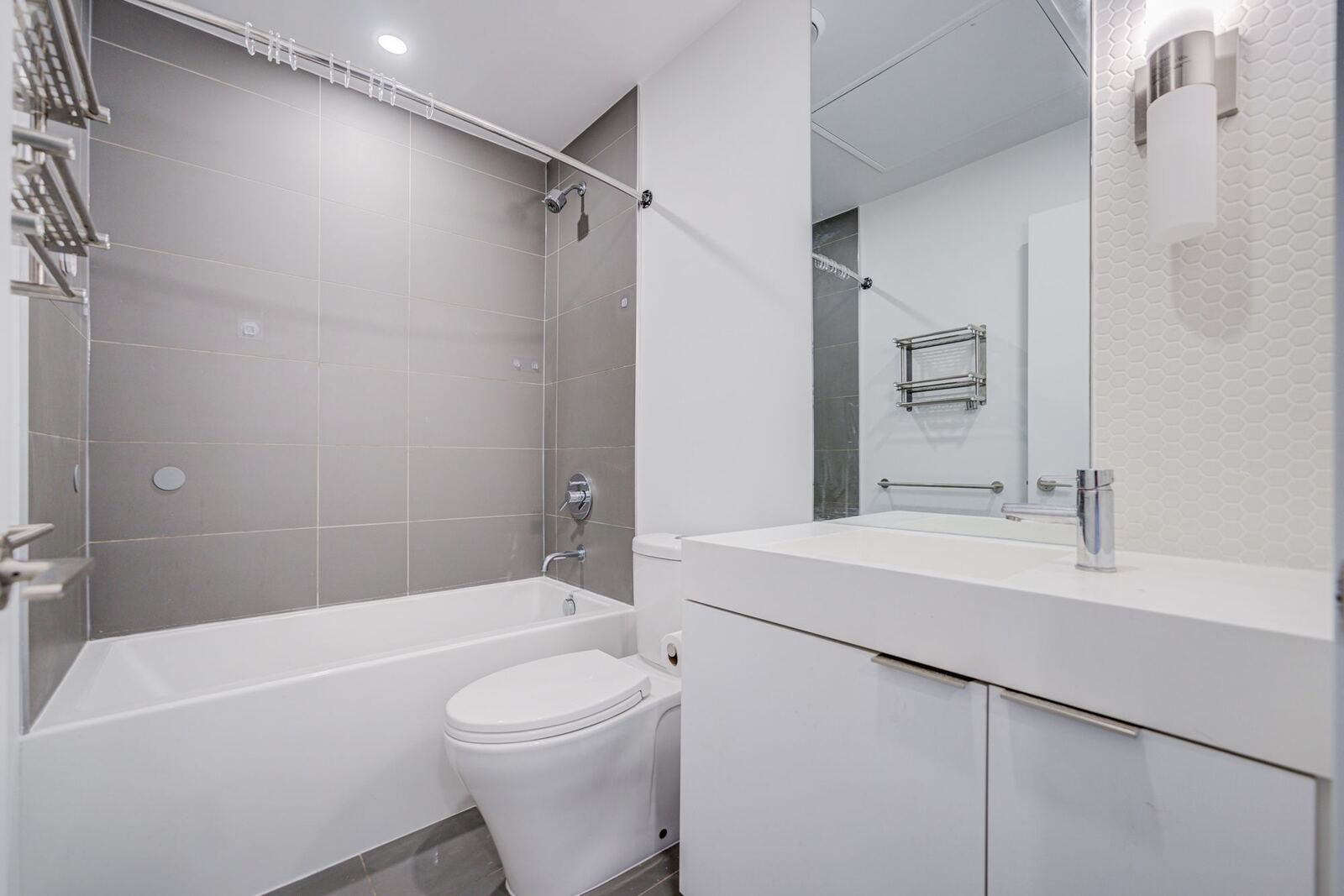 33 Helendale Avenue photo 11