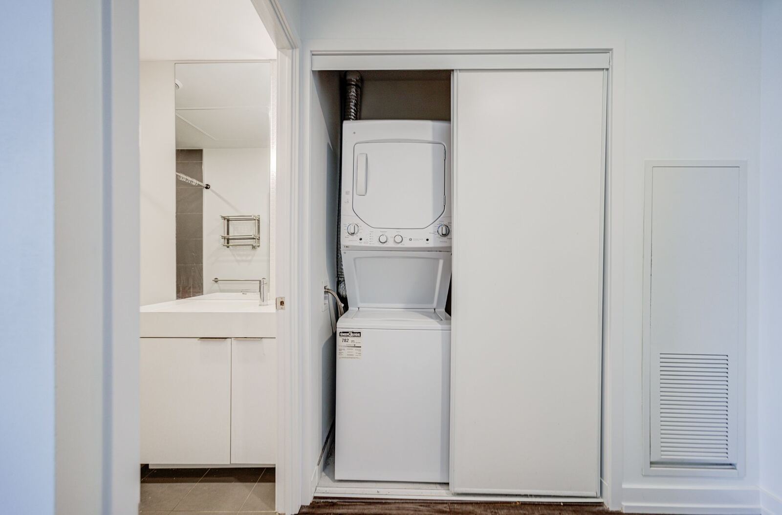 33 Helendale Avenue photo 13