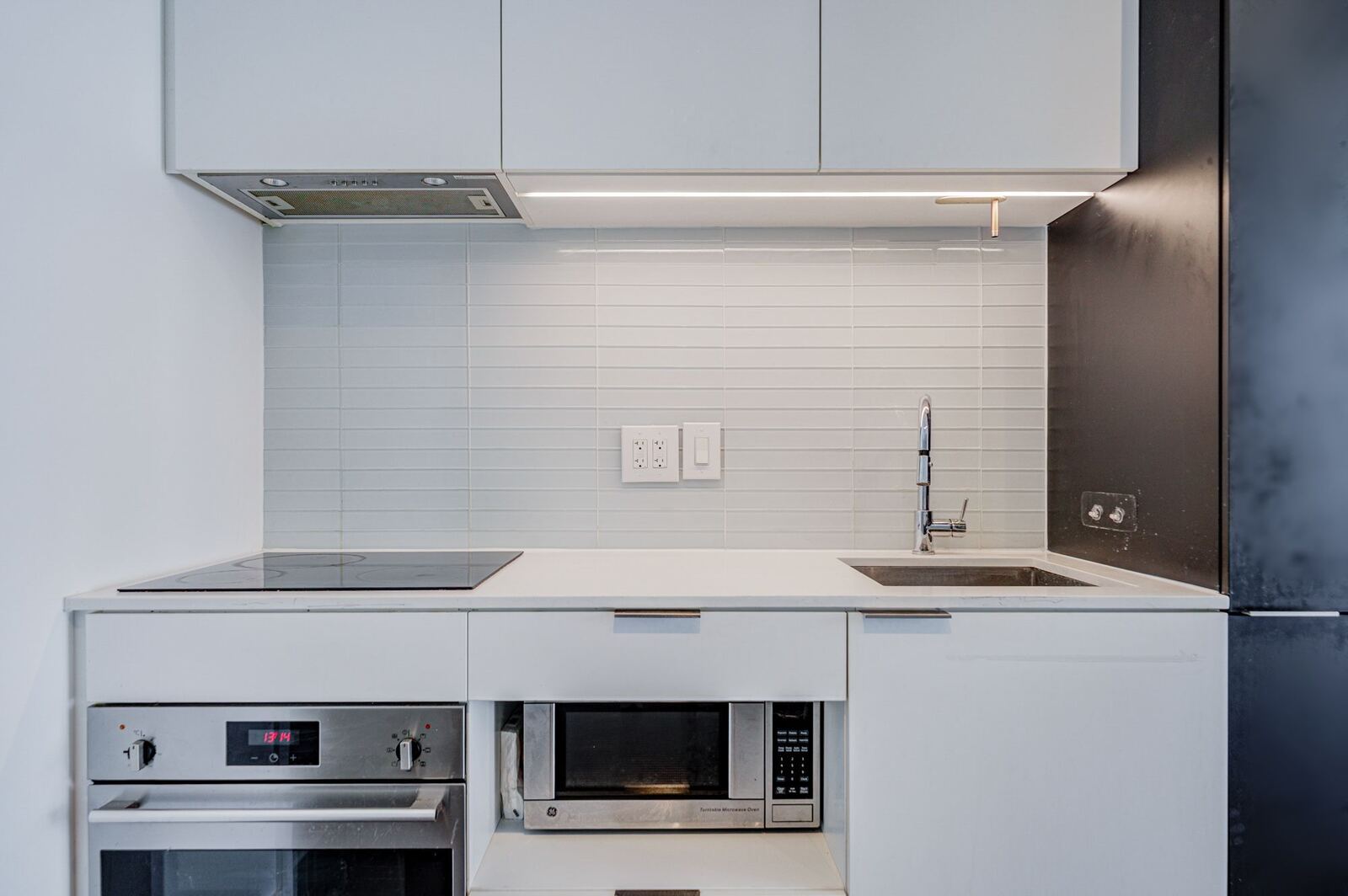 33 Helendale Avenue photo 14