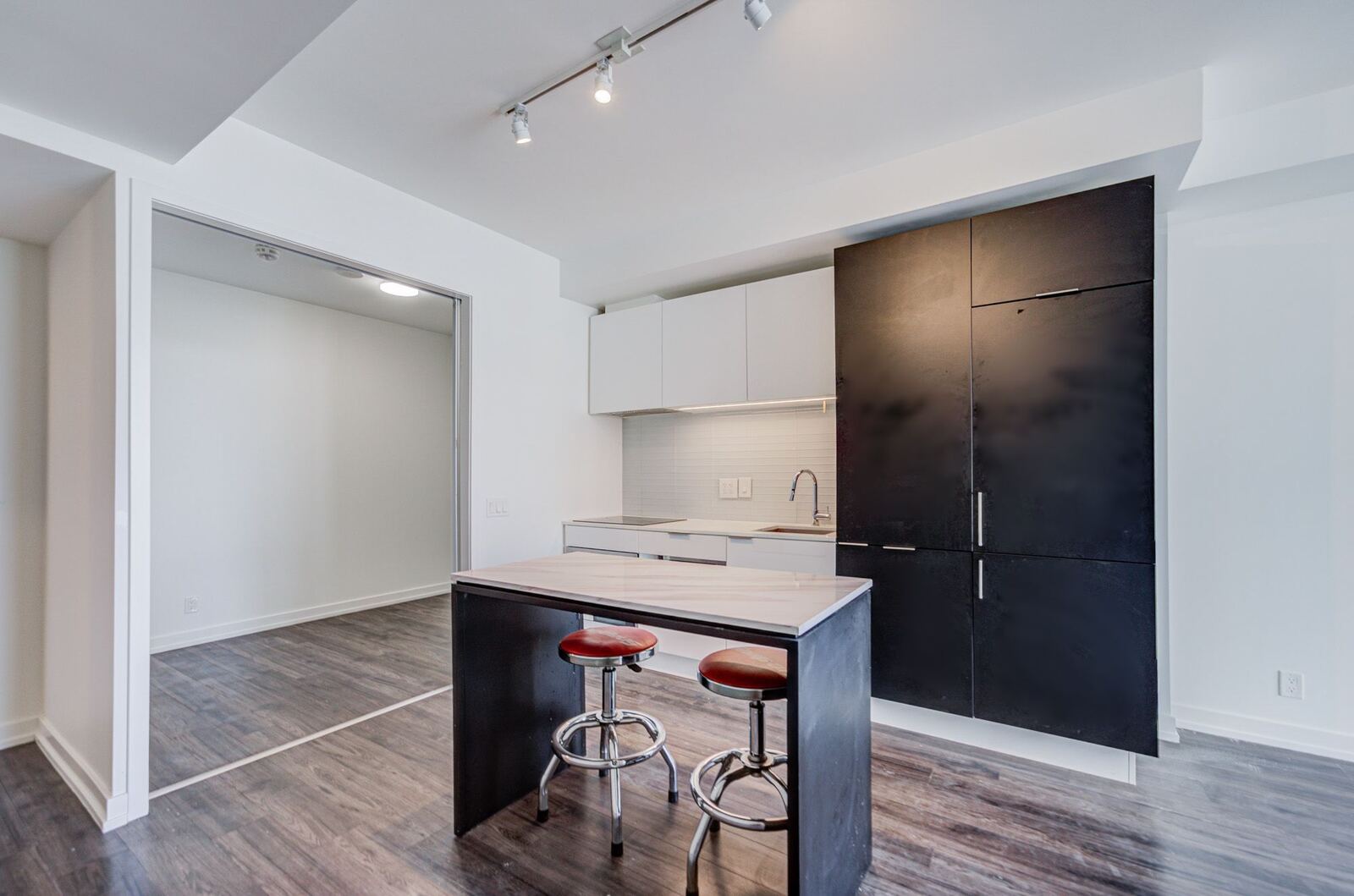 33 Helendale Avenue photo 15