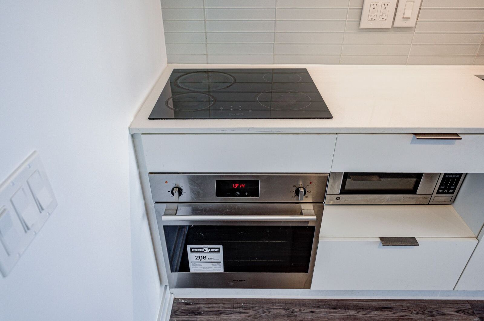 33 Helendale Avenue photo 16