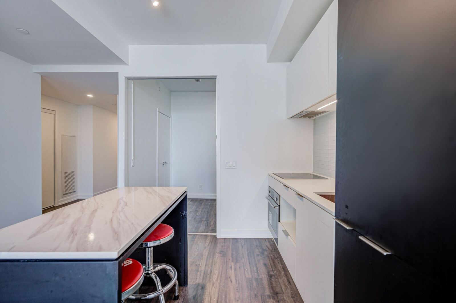 33 Helendale Avenue photo 17