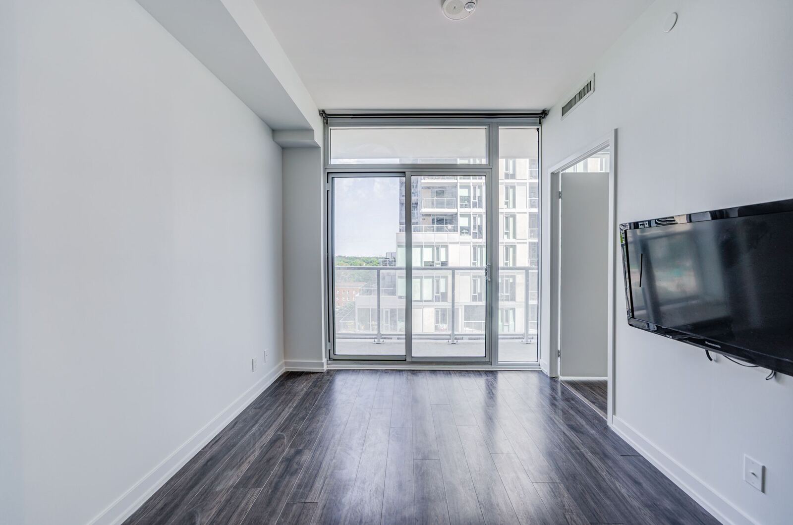 33 Helendale Avenue photo 19