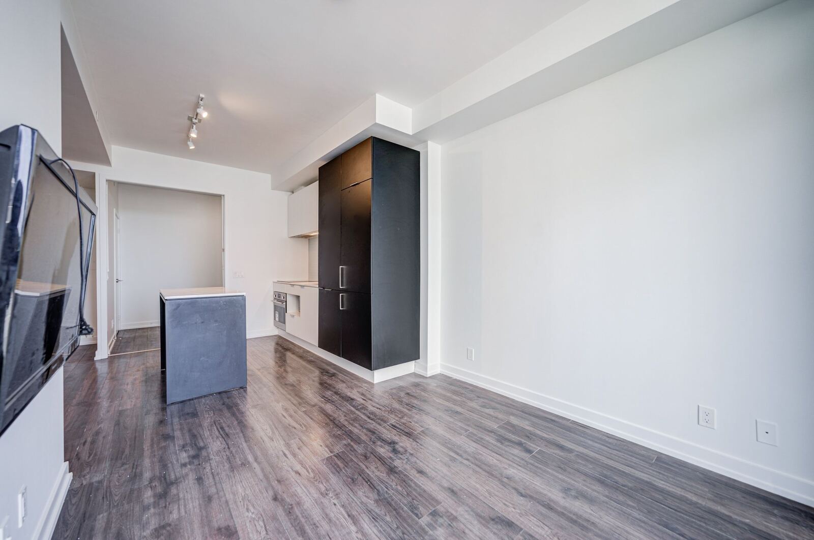 33 Helendale Avenue photo 21