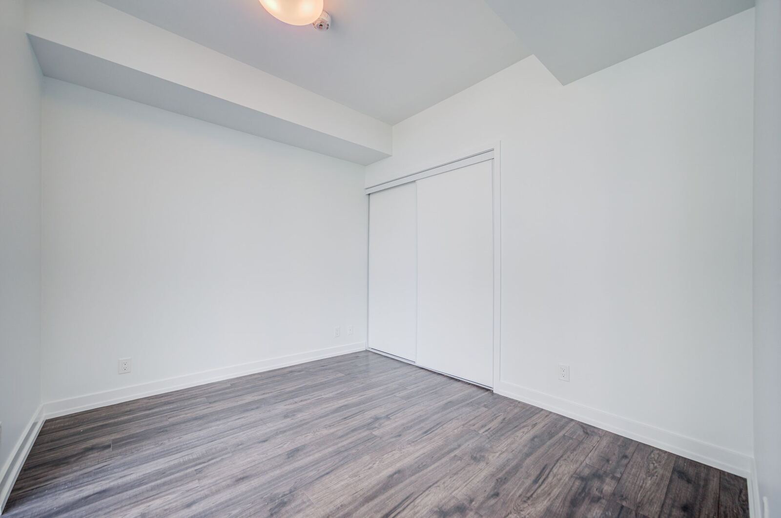 33 Helendale Avenue photo 23