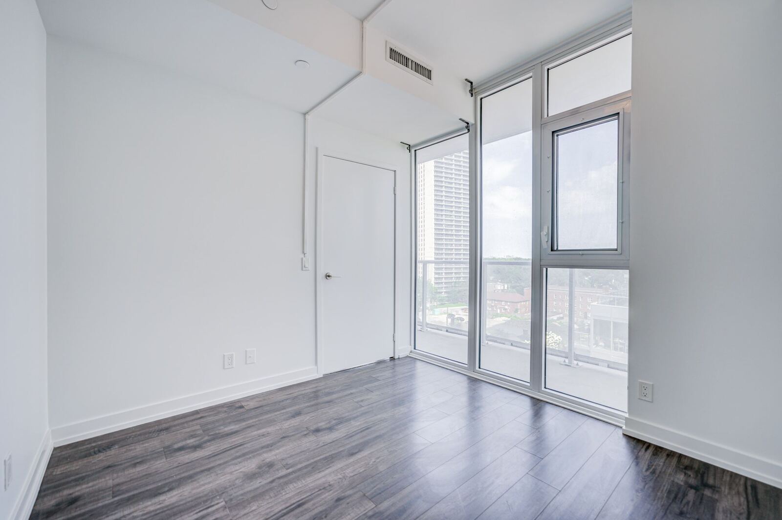 33 Helendale Avenue photo 24