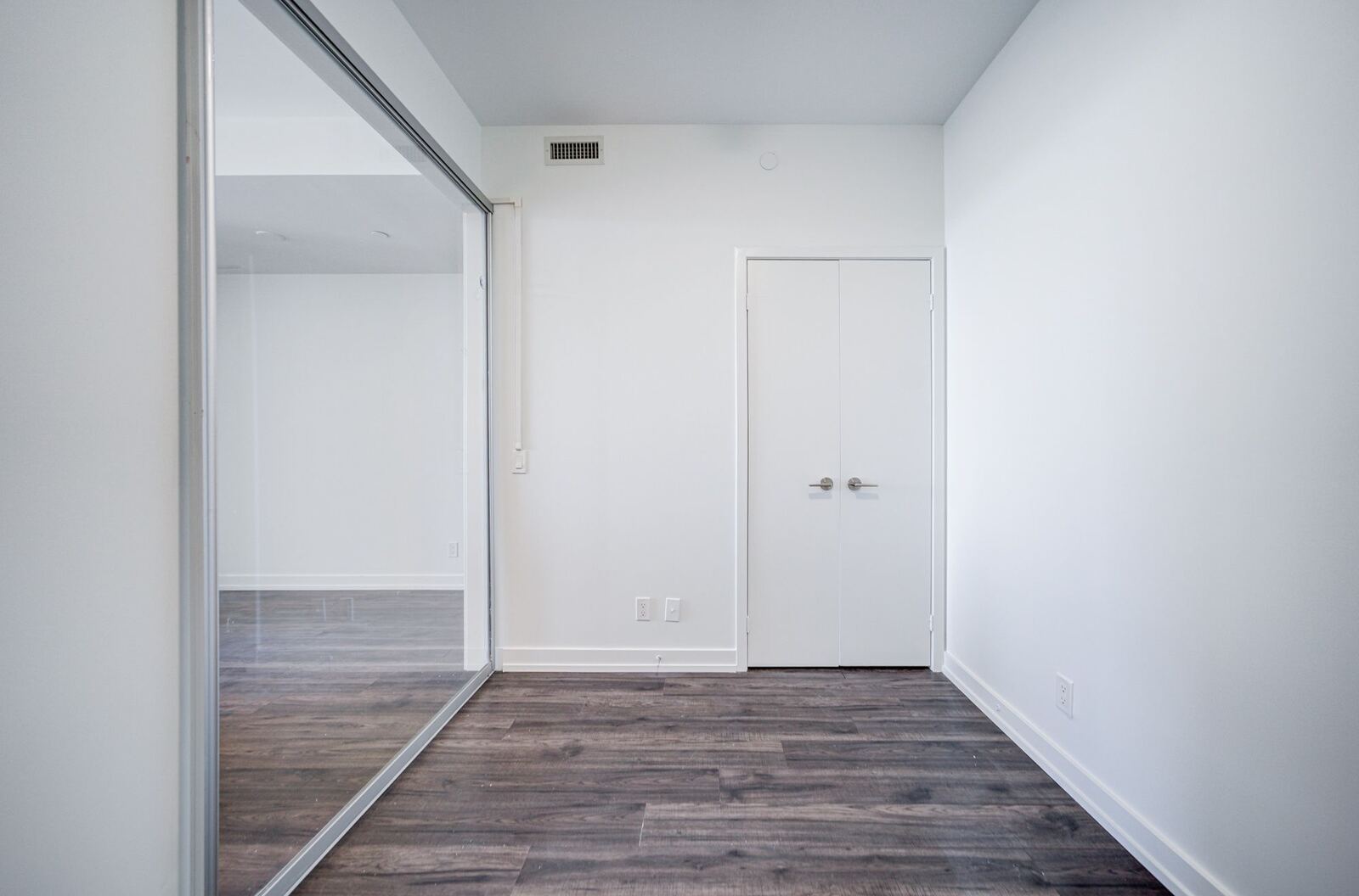 33 Helendale Avenue photo 28