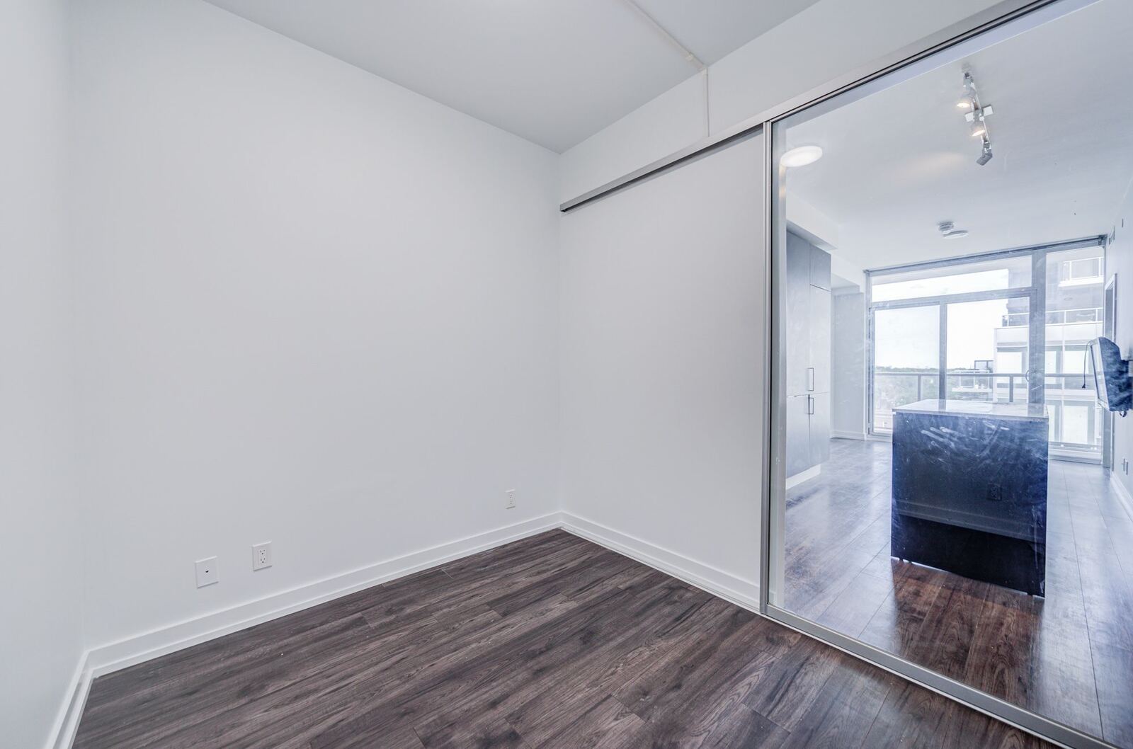 33 Helendale Avenue photo 30