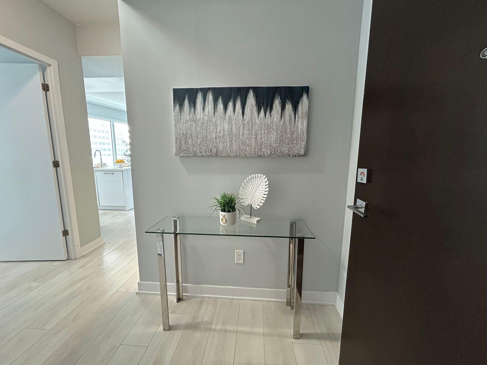 2221 Yonge Street photo 5