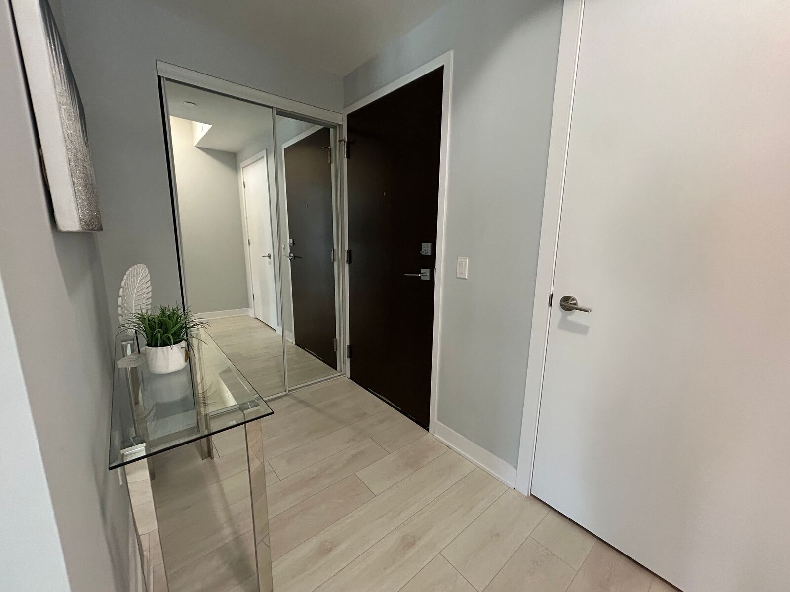 2221 Yonge Street photo 7